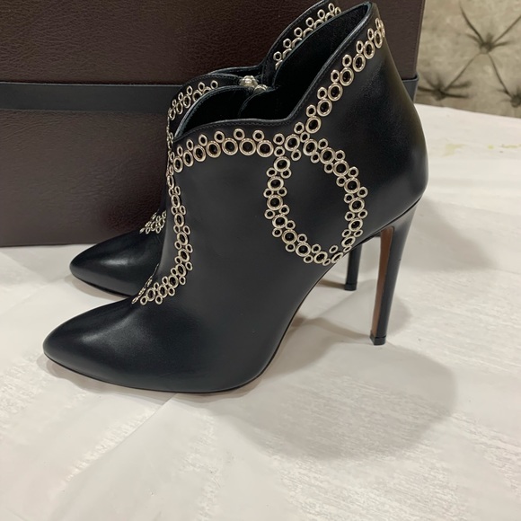 Alaia eyelets leather booties - Picture 3 of 10